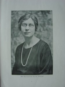 Miss Hannah Fair Sallee, Principal：晏摩女中の年刊（1940年）より